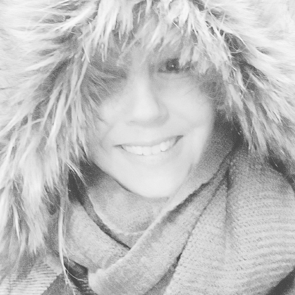 Meet your Posher, Angela - Picture 2 of 2